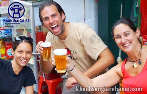 bia hơi phố cổ hà nội - khachsangiarehanoi.com